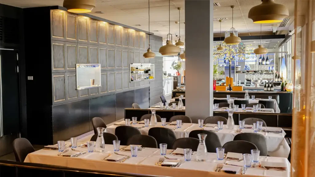 Functions Launceston: long tables set for a group function in Mudbar's dining