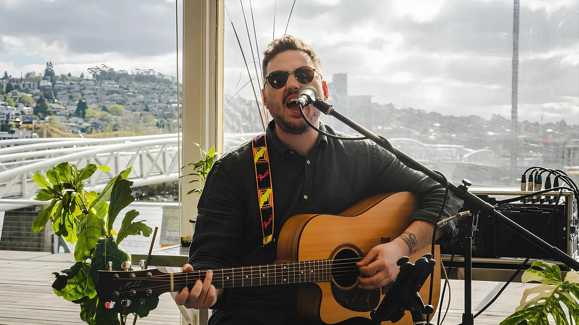 Live acoustic music every Sunday